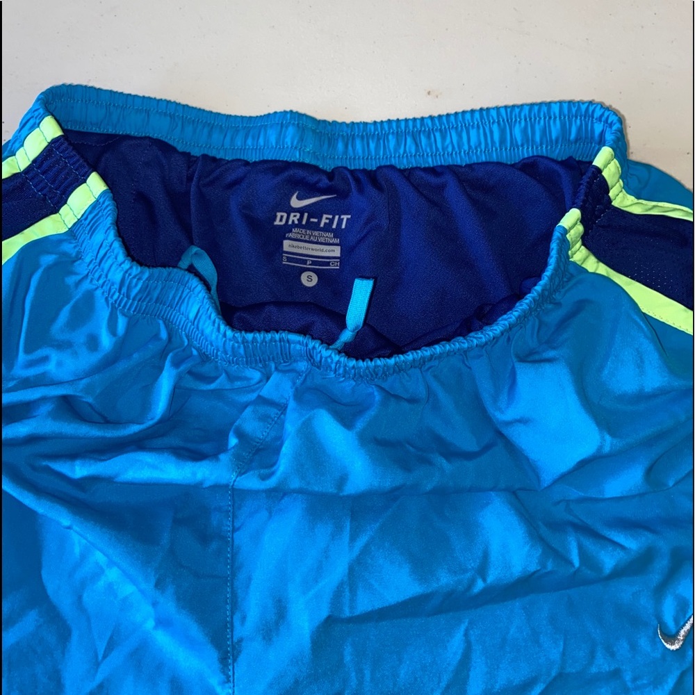 💙💚Nike blue shorts💙💚